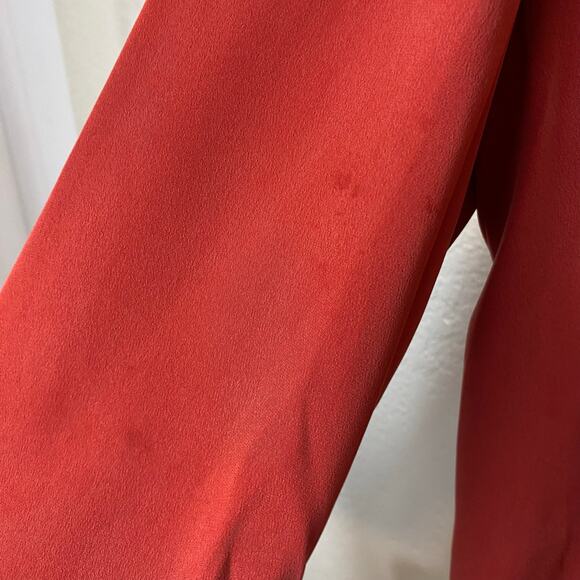 Travis Ayer's Vintage Red 100% Silk Button Down Blouse Size 8 - Picture 4 of 9